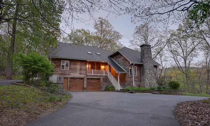 Bakerton House | Happy Harbor | Mtn + Riverside w/Game Room + Water Hole!