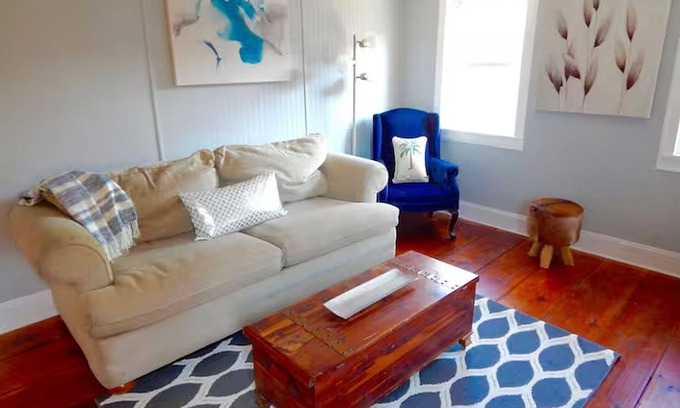 Biglerville Other | Happy Hen Loft minutes from Gettysburg sleeps 8
