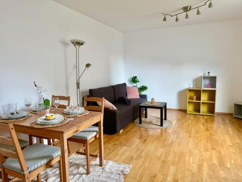 Schwechat Apartment | Happy Home near Airport with Free Parking