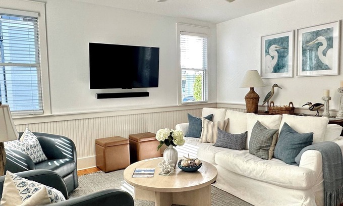 Sunnyside House | Happy Hour Cottage Steps Away from Beach