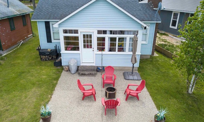 Lupton Cottage | HAPPY MEMORIES ON HENDERSON LAKE! Hunt, Fish, Relax, ENJOY!
