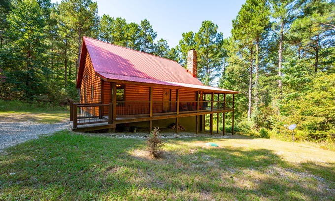 Broken Bow Cabin | Happy Ours-Hot tub, wood burning fireplace, firepit