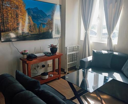 Trece Martires Apartment | Happy Stays D - 300mbps - 65"TV NetFlix, Disney - Washer