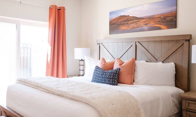 Washington Fields House | 🐶 Happy Tails – Dog-Friendly Getaway Near Zion with Pool Access – Relax, Play, and Stay Cool!