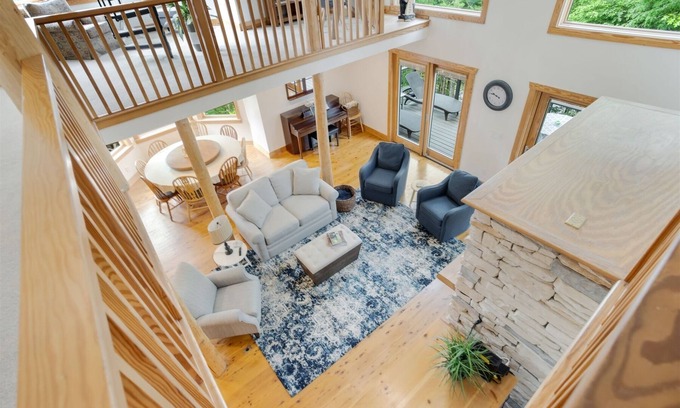 Pickens House | Happy Trails: Jacuzzi, Lookout Tower, Views!