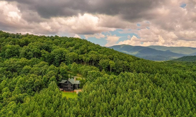 Ellijay Cabin | Happy Trails Lodge | Ellijay, GA