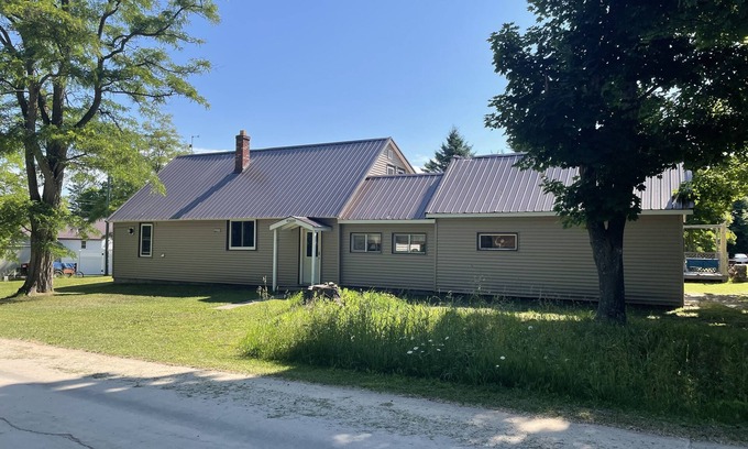 Grand Marais House | Harbor House Beautiful 4 bedroom house, minutes from beach/lake and cute town!