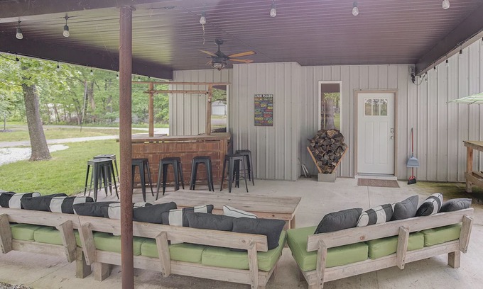 Carlyle Lake House | Harbor Light Hangout-Sleeps 14-Loft-Gameroom-Beach