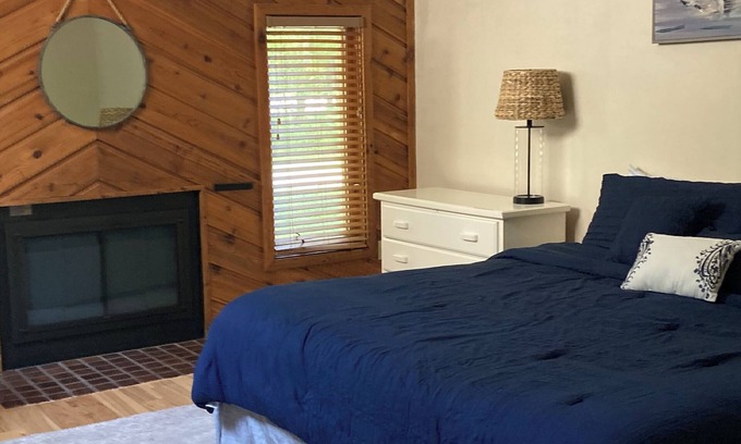 Harbor Springs Condo | Harbor Springs 3 bdrm, 2.5 bath condo. Beach, pools, close to skiing & golfing.