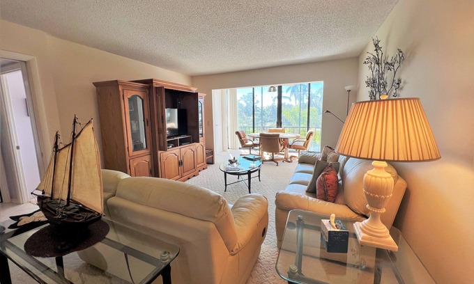 Siesta Key Condo | Harbor Towers 2/2 Condo on Siesta Key