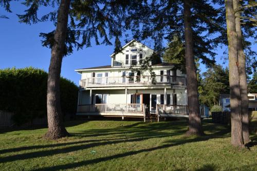 Langley House | Harbor View Haven by AvantStay Private Backyard