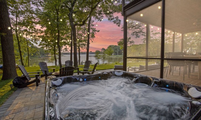 Chestertown House | Harbor View Haven | Waterfront w/Hot Tub + Dock!