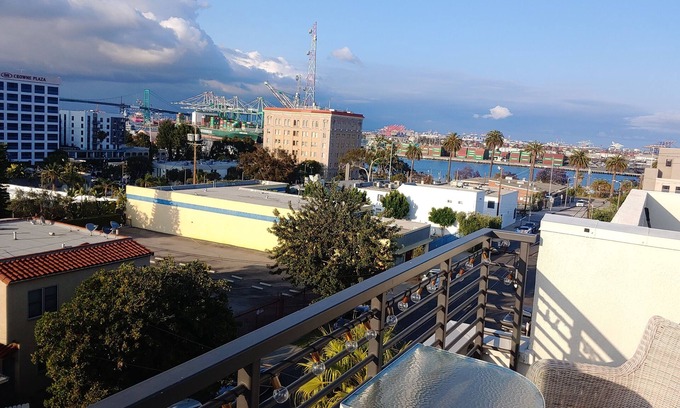 Central San Pedro House | Harbor Views and city lights-Walk to everything