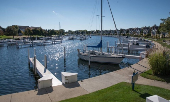 Manistee Condo | Harborside Studio Condo near Pools and Beach