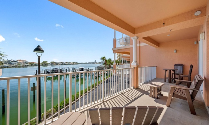 Clearwater Beach Condo | Harborview CondOasis -COLOR ME FUN!-Surrounded by Waters of Clearwater Beach.