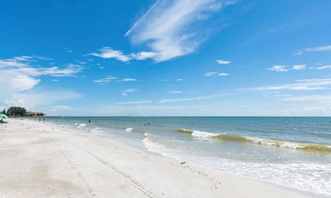 Madeira Beach Condo | Harborview Oasis – Lavish Madeira Beach Getaway