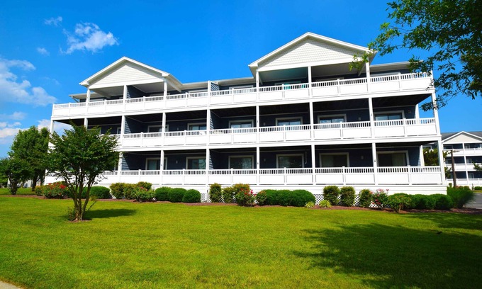 Heron Harbour Isle Condo | Harbour Club G7-Baywater 120th St, Free WiFi, Pool, W/D, AC