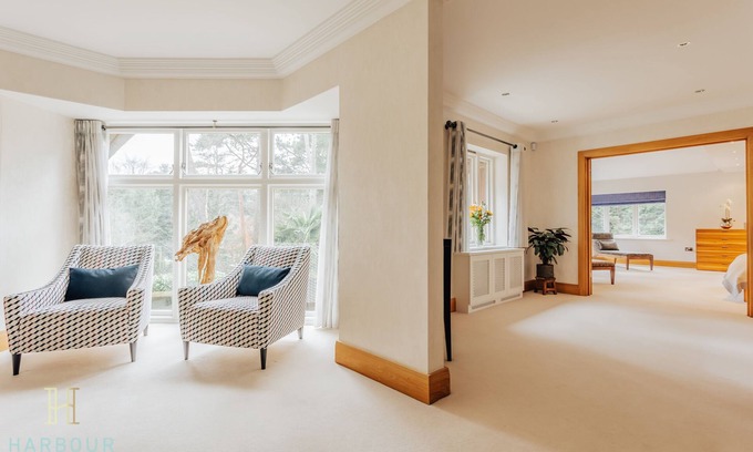 Canford Cliffs House | Harbour Escapes Exclusive 5 Bedroom House With Hot Tub Close to Beaches