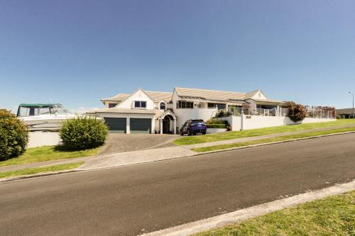 Omokoroa House | Harbour Heights