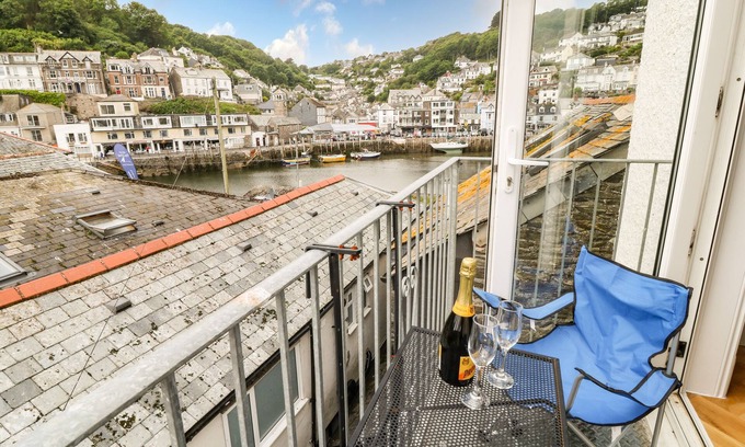 Looe Cottage | HARBOUR HIDEAWAY, pet friendly, country holiday cottage in Looe