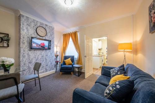 Newcastle-Under-Lyme House | Harbour place in Newcastle under Lyme with Parking, perfect for Contractors or Alton Towers