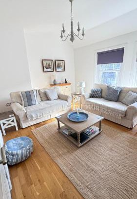 Treator Apartment | Harbour Retreat Padstow - Entire Apartment in the beautiful old town of Padstow Harbour
