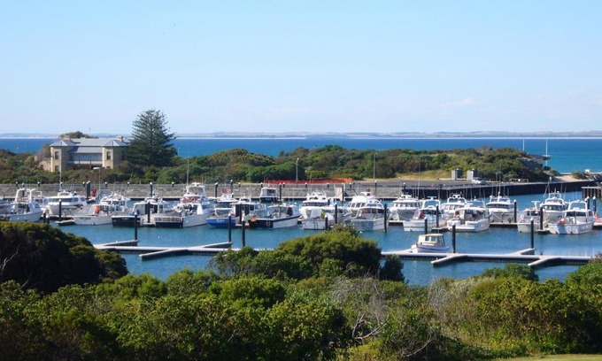 Waterhouse Hotel | Harbour View Motel