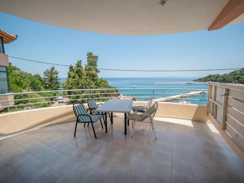 Eleios-Pronnoi Apartment | Harbour View - Oceanis Apartments