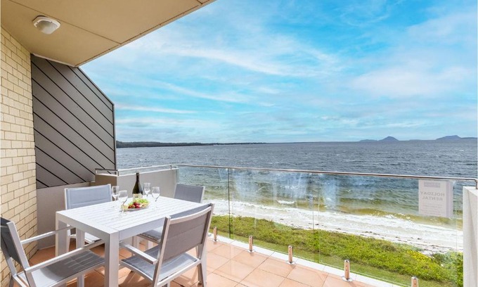 Soldiers Point Apartment | Harbourside 15 right on the waterfront