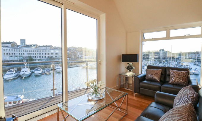 Weymouth Cottage | HARBOURSIDE HAVEN PENTHOUSE 1, family friendly in Weymouth