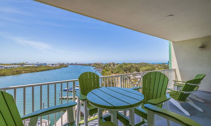 St. Petersburg - Clearwater Condo | Harbourside 517 Waterpark passes and walk to IRB Sleeps 10