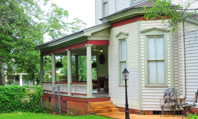 Nacogdoches Bed & Breakfast | Hardeman House Bed and Breakfast