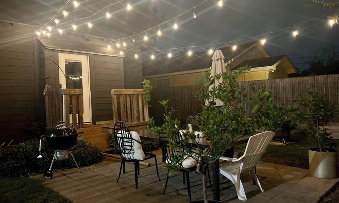 Northside House | Hardy Heaven: Modern Amenities & Vintage Charm, Pet Friendly, 3 miles from DT