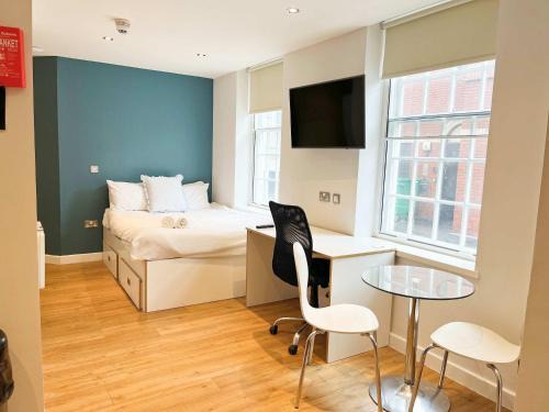 Bristol Floating Harbour Apartment | Harford House Studios 20 - Hopewell
