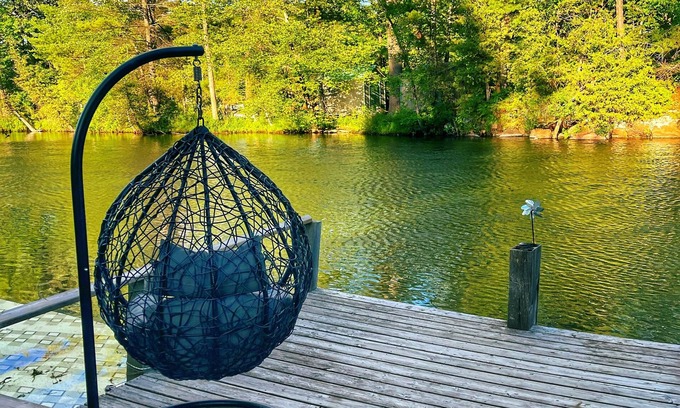 Washago House | Harmonious Cottage by the river