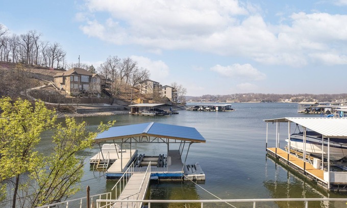 Lake Ozark House | Harmony House - 3 bdrm lakefront in ideal location
