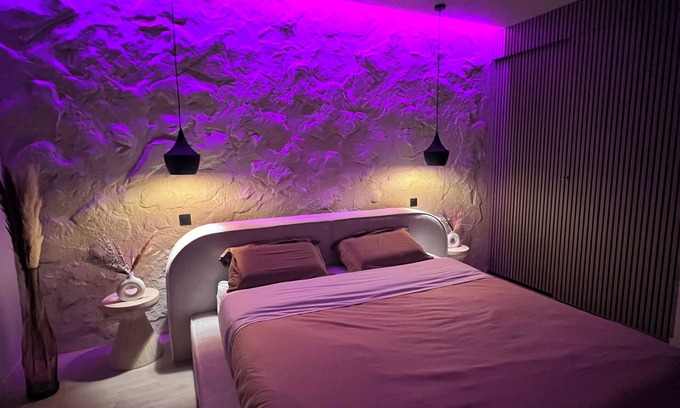 Downtown Angers Apartment | Harmony Room Romantic Suite with Jacuzzi
