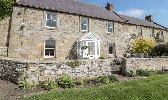 Hallington Cottage | HARNHAM HALL COTTAGE, family friendly, with open fire in Ponteland