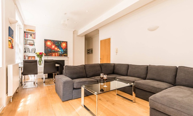 Tower Hill Apartment | Harry Potter - 2 bed apartment