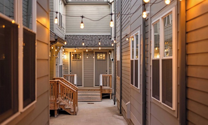 Chestnut Hill Cottage | Hart Suite 10 by Avantstay Gorgeous Town House w/Modern Amenities in Nashville!