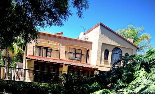 Kosmos Villa | Hartebeespoort Upmarket Pond Villa