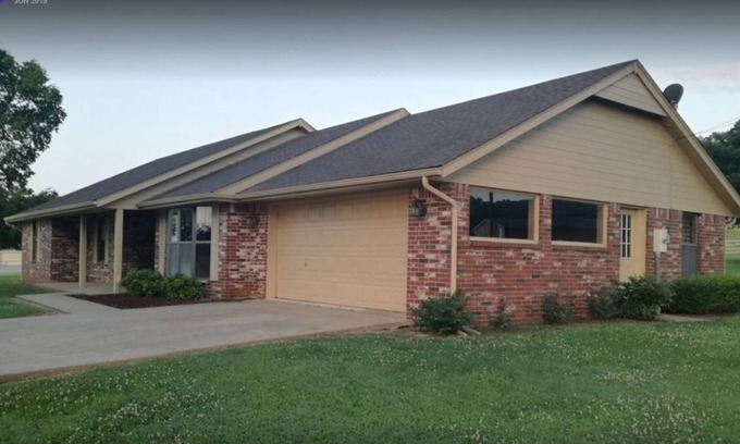 Pawhuska House | Hartness Ranch Bed and Bath