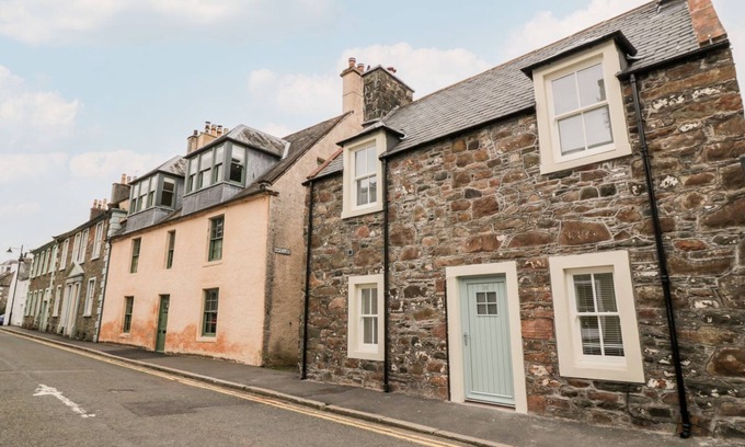 Kirkcudbright Cottage | HARTS COTTAGE, family friendly, with open fire in Kirkcudbright