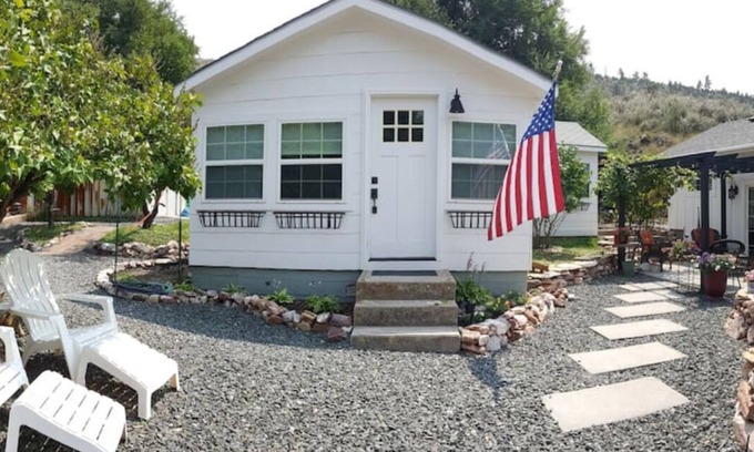 Hartville Cottage | Hartville Hideaway in the Hills - Miner's Cottage