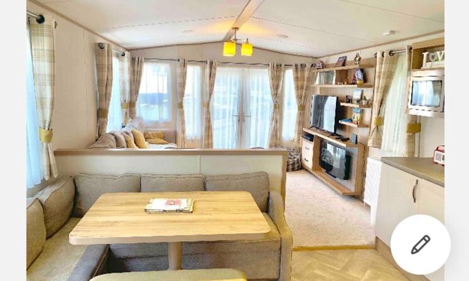 St Leonards-On-Sea Apartment | Hastings Holiday Home at Fairlight Lodge Beauport Holiday Park
