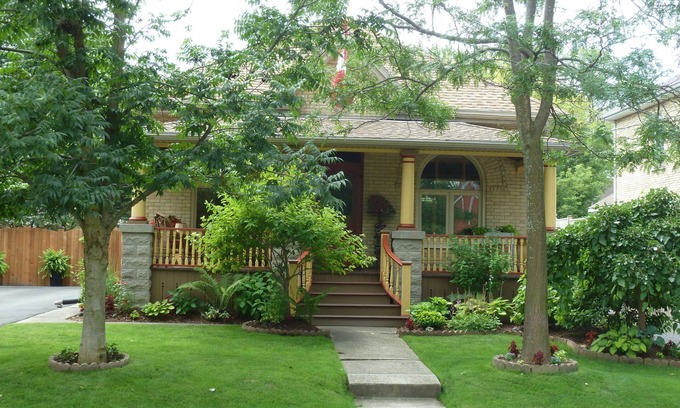 Stratford Bed & Breakfast | Hathaways Cottage. A Stratford Bed & Breakfast