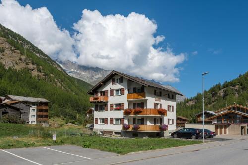Saas Almagell Apartment | Haus Bergsonne