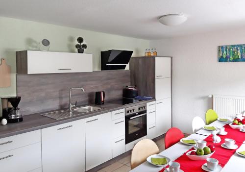 Neuendorf House | Haus des Handwerkers