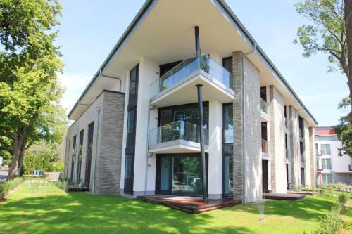 Lauterbach Apartment | Haus Hafenkieker FeWo 08 - Balkon, Hafenblick