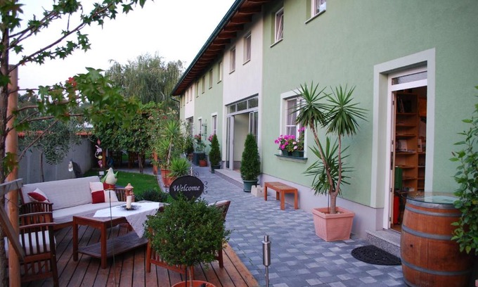 Neusiedl am See Apartment | Haus Königshofer
